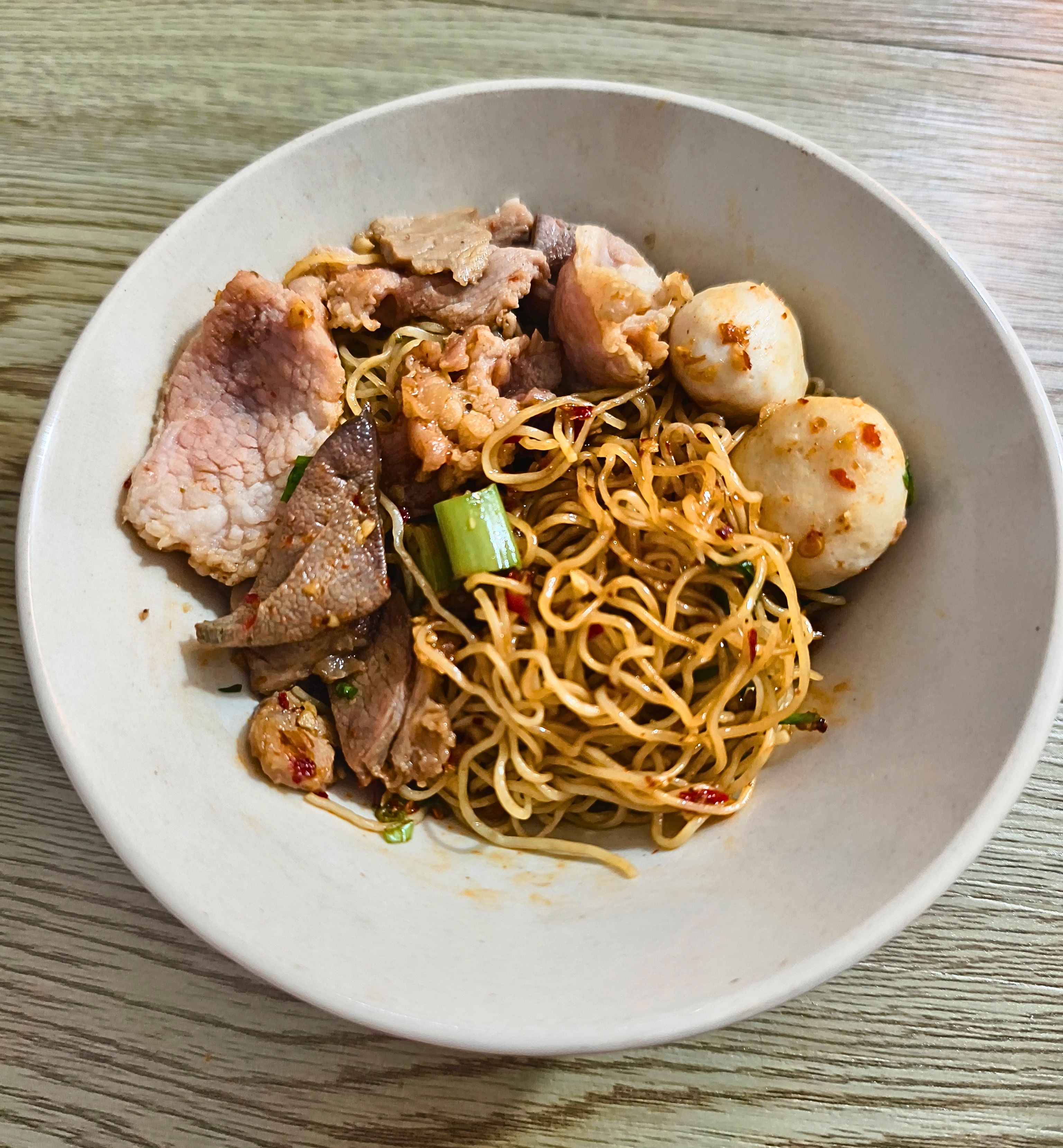 เส้นบะหมี่หมูแห้ง