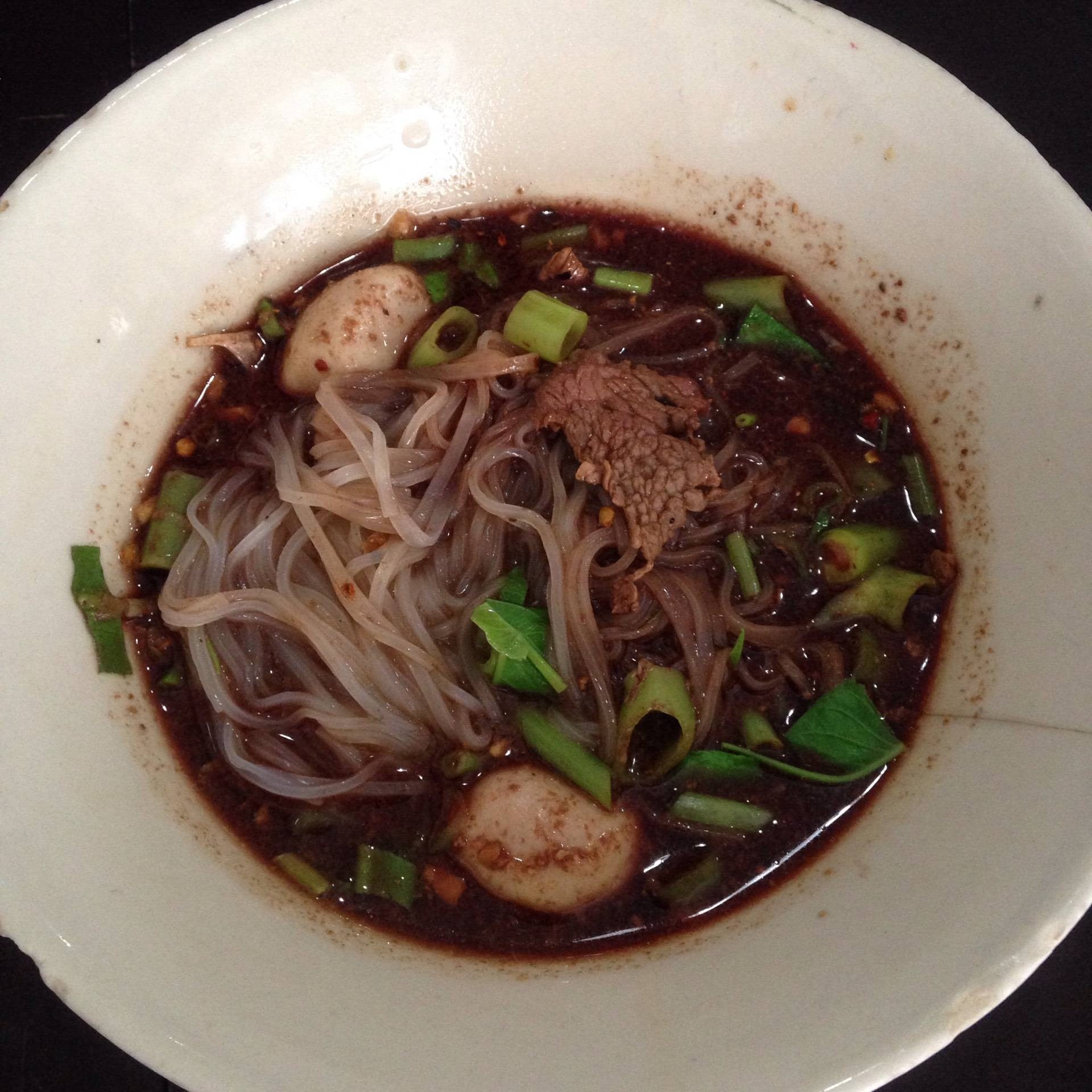 เส้นเล็กหมูน้ำตก