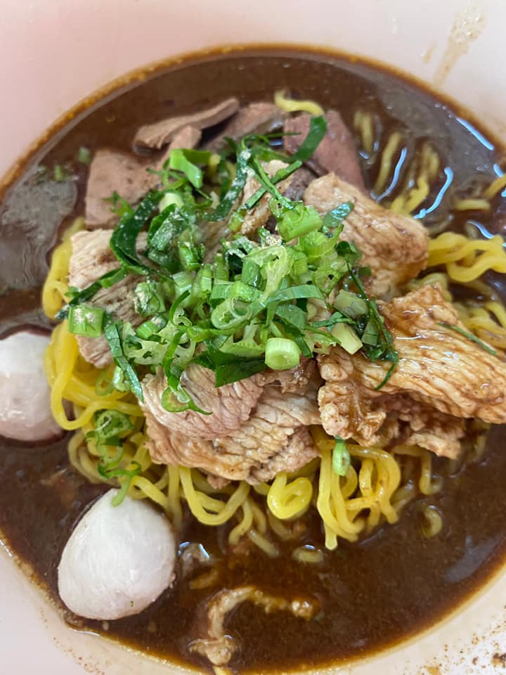 เส้นบะหมี่เนื้อเปื่อยน้ำตก