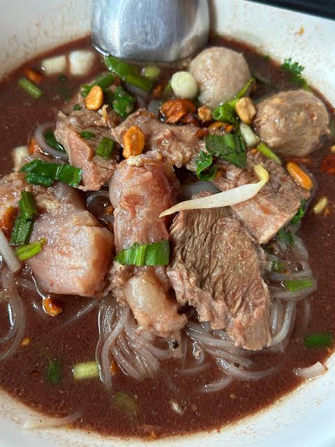 เส้นเล็กเนื้อเปื่อยน้ำตก